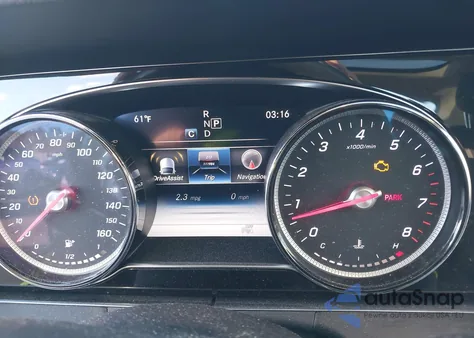 2018 Mercedes-Benz E 300 4Matic z USA, uszkodzony, nr VIN WDDZF4KB4JA354178